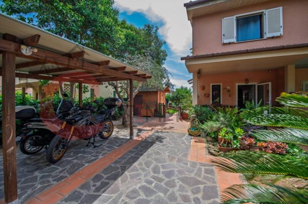 casa indipendente in vendita a Follonica