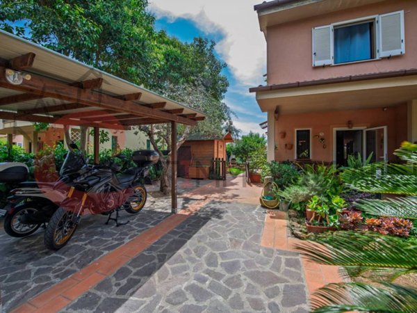 casa indipendente in vendita a Follonica
