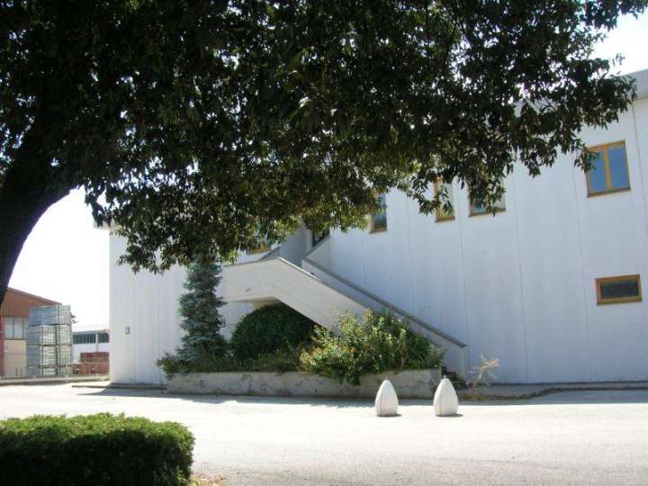 locale commerciale in vendita a Follonica