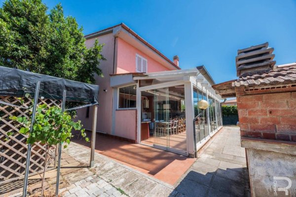 casa indipendente in vendita a Follonica