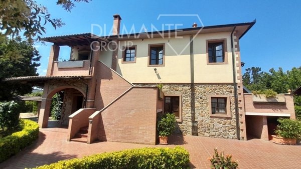 casa indipendente in vendita a Follonica