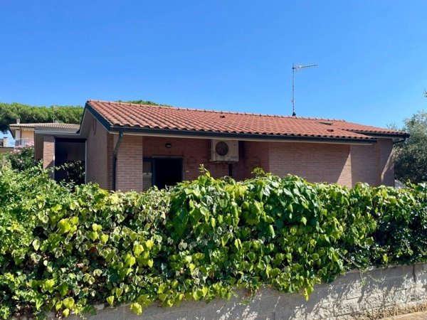 casa indipendente in vendita a Follonica