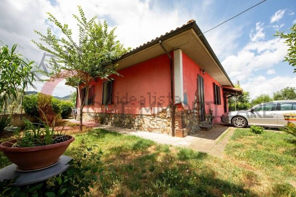 casa indipendente in vendita a Follonica