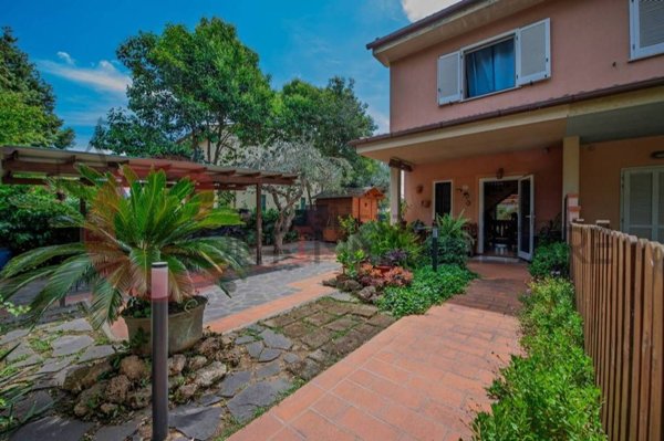 casa indipendente in vendita a Follonica