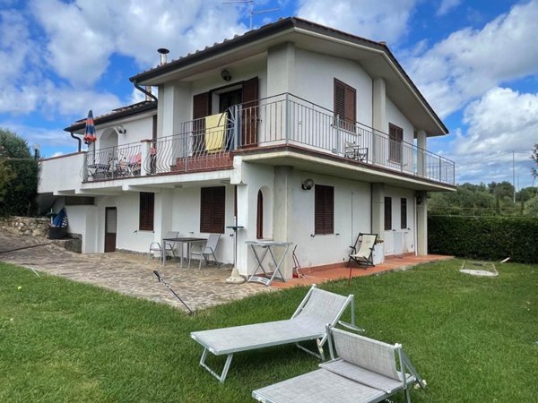 casa indipendente in vendita a Follonica