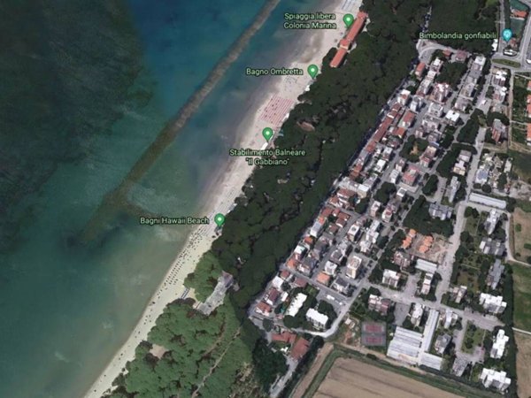locale commerciale in vendita a Follonica