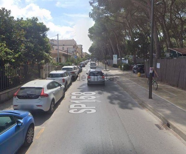 locale commerciale in vendita a Follonica