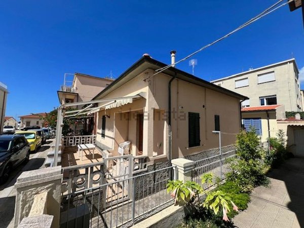 casa indipendente in vendita a Follonica