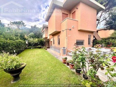 casa indipendente in vendita a Follonica