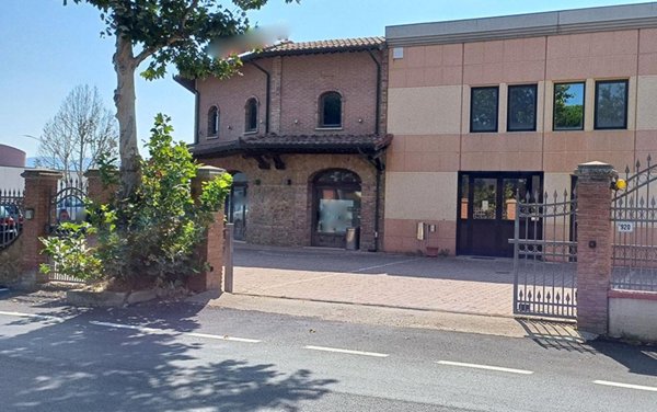 capannone in vendita a Follonica