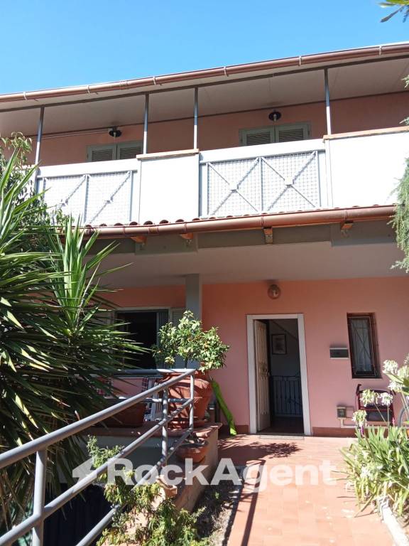 casa indipendente in vendita a Follonica
