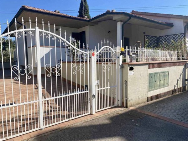 casa indipendente in vendita a Follonica