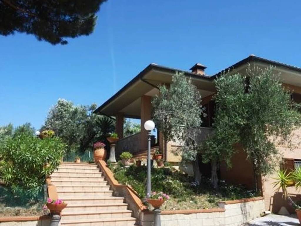 casa indipendente in vendita a Follonica