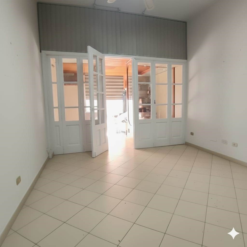 locale commerciale in vendita a Follonica