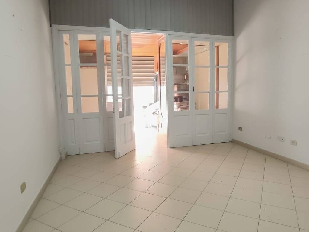 locale commerciale in vendita a Follonica