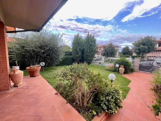 casa indipendente in vendita a Follonica