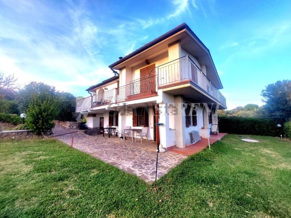 casa indipendente in vendita a Follonica