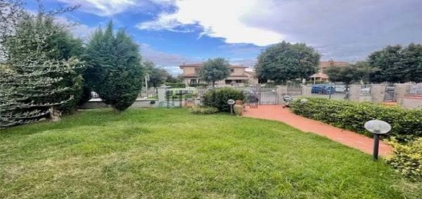 casa indipendente in vendita a Follonica