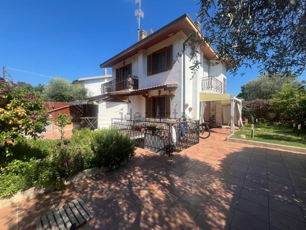 casa indipendente in vendita a Follonica