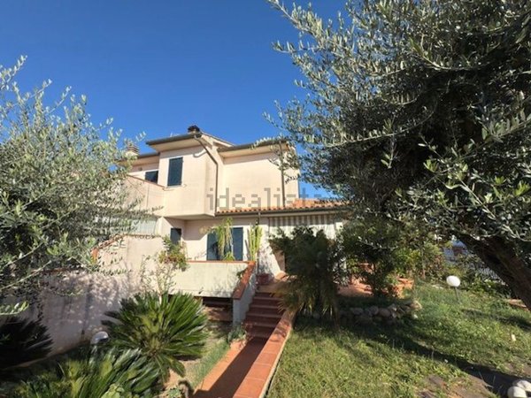 casa indipendente in vendita a Follonica