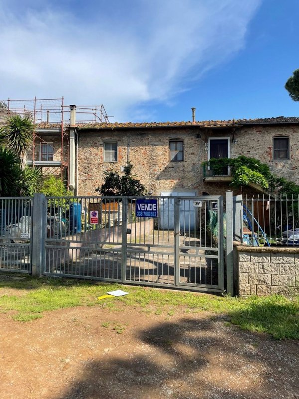 trivano in vendita a Follonica