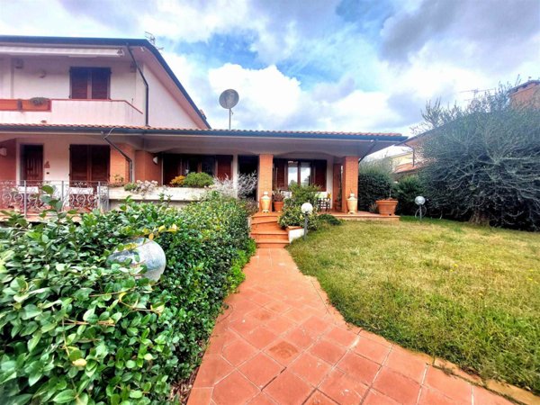 casa indipendente in vendita a Follonica