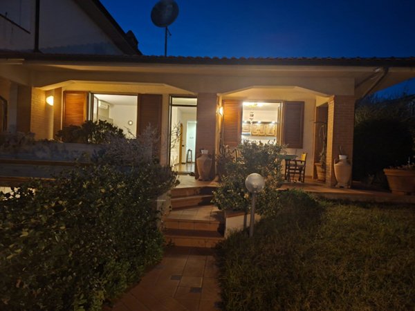 casa indipendente in vendita a Follonica