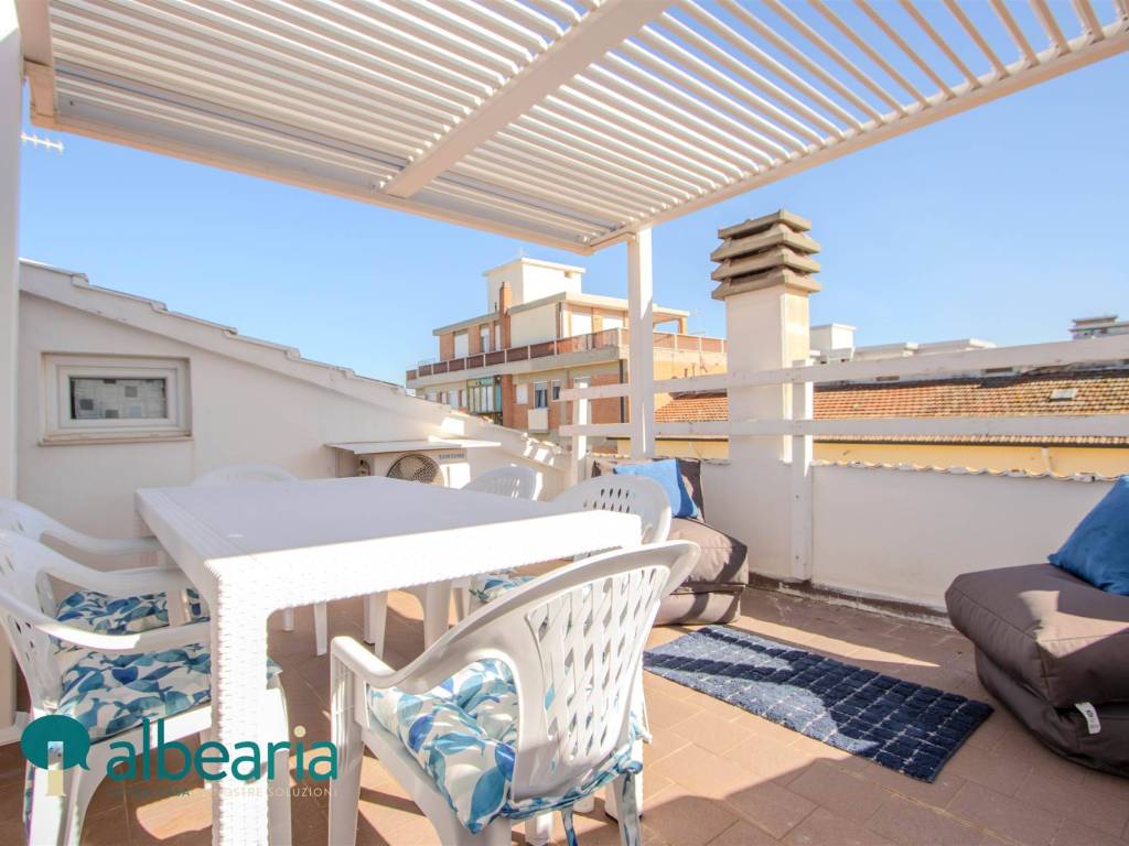 locale commerciale in vendita a Follonica