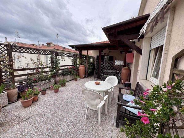 casa indipendente in vendita a Follonica