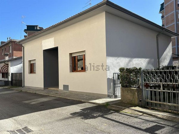 casa indipendente in vendita a Follonica