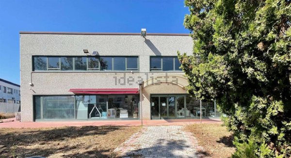 capannone in vendita a Follonica