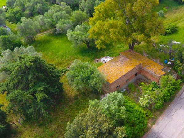 locale commerciale in vendita a Follonica