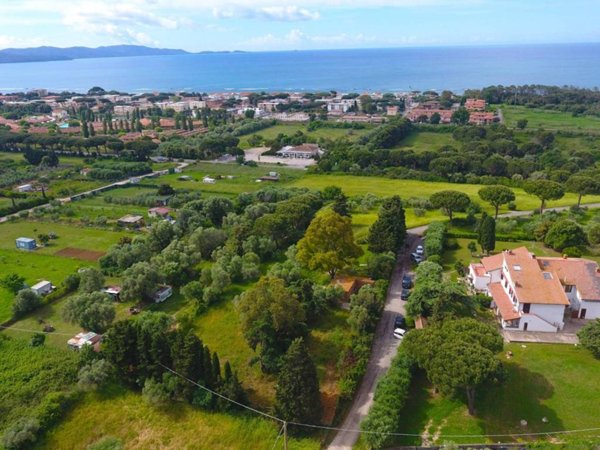 locale commerciale in vendita a Follonica