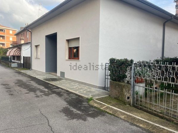 casa indipendente in vendita a Follonica