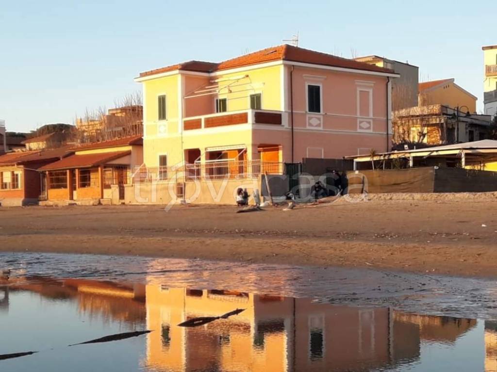 casa indipendente in vendita a Follonica