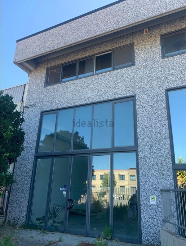 capannone in vendita a Follonica in zona Area Industriale