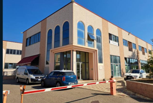 locale commerciale in vendita a Follonica in zona Area Industriale