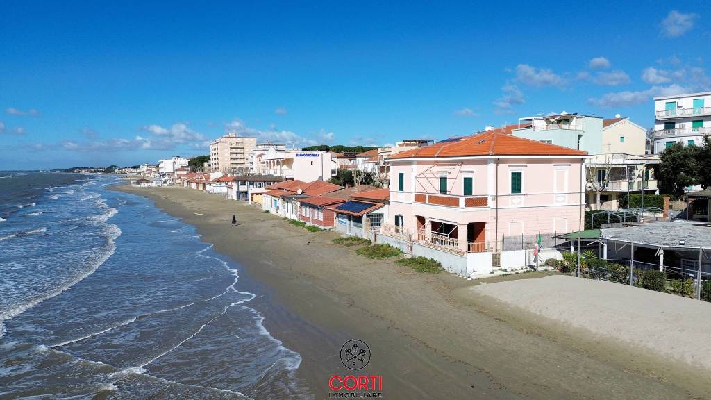 casa indipendente in vendita a Follonica
