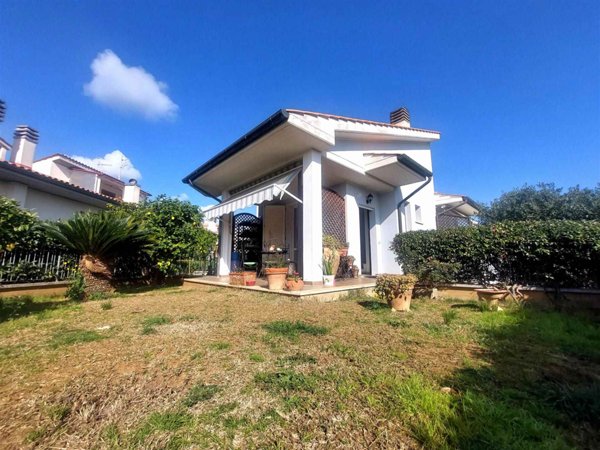 casa indipendente in vendita a Follonica