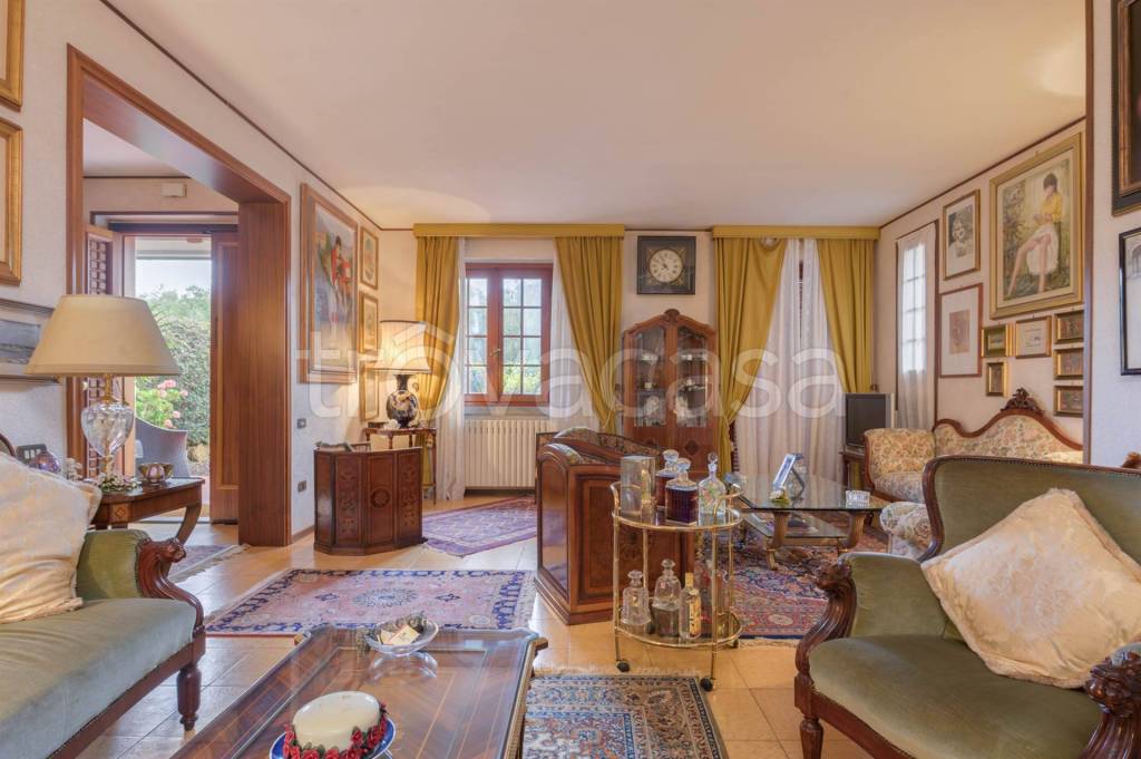 casa indipendente in vendita a Follonica