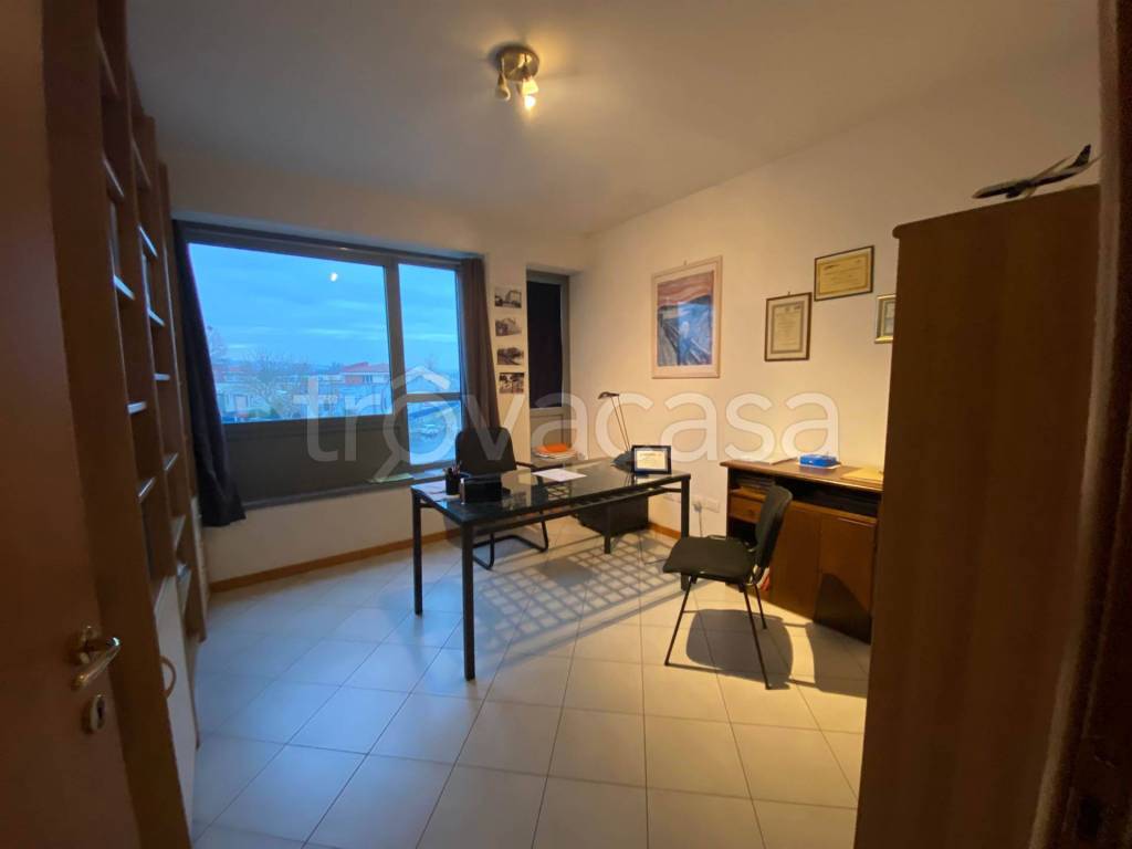 ufficio in vendita a Follonica