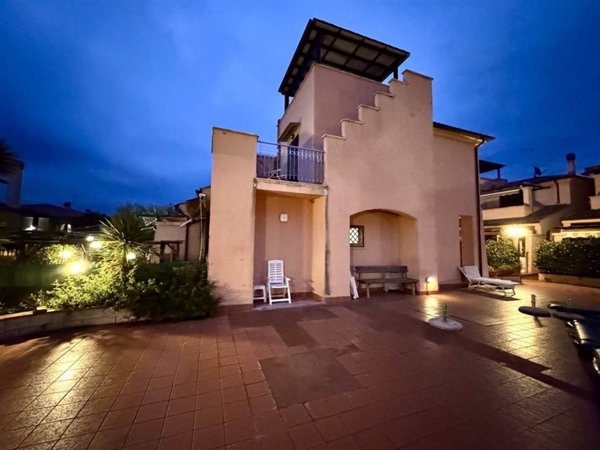 casa indipendente in vendita a Follonica