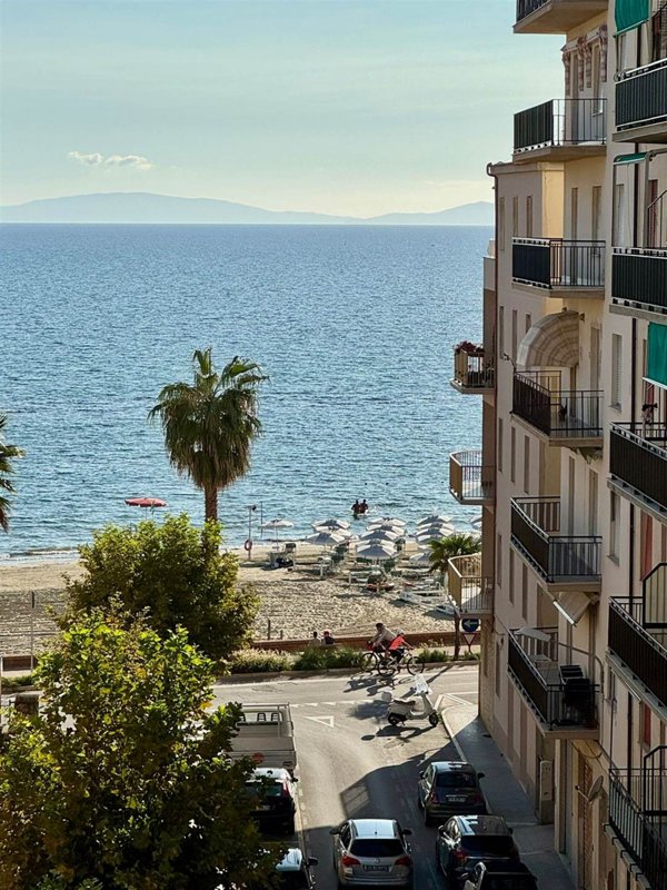 appartamento in vendita a Follonica