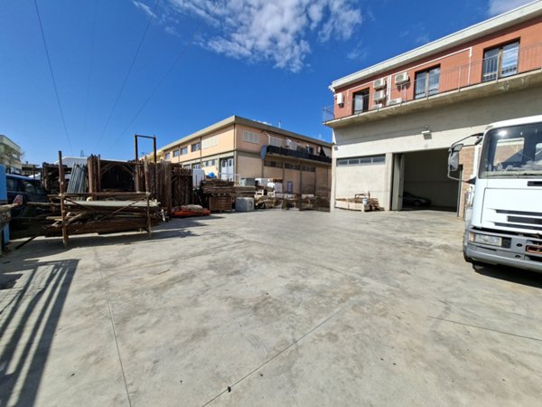 capannone in vendita a Follonica