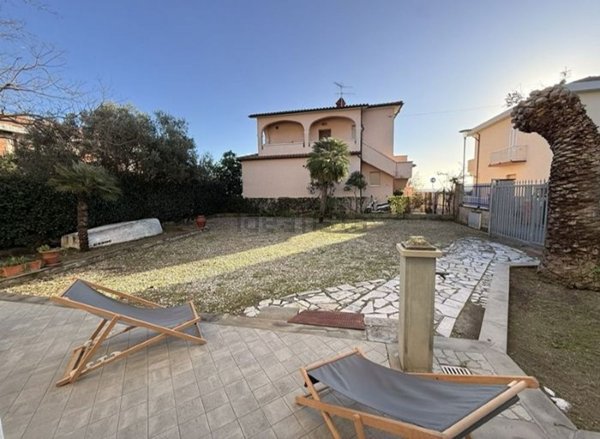 casa indipendente in vendita a Follonica