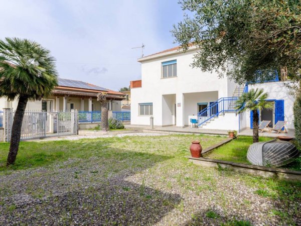 casa indipendente in vendita a Follonica