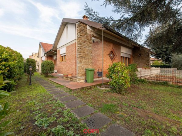 casa indipendente in vendita a Follonica