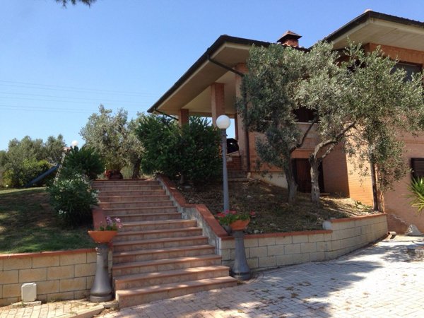 casa indipendente in vendita a Follonica