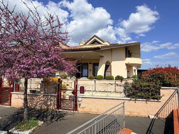 casa indipendente in vendita a Follonica