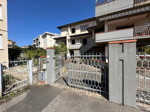 casa indipendente in vendita a Follonica